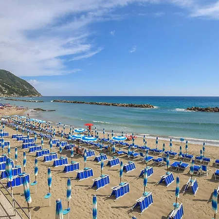 Apartment 2 Bedroom Awesome Apartment In Moneglia *