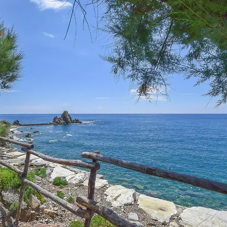 2 Bedroom Awesome Apartment In Moneglia Apartment *