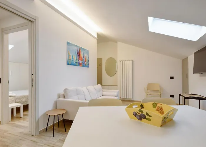 2 Bedroom Awesome In Lejlighed Moneglia