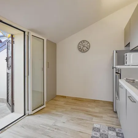 דירה Beautiful In With Kitchen