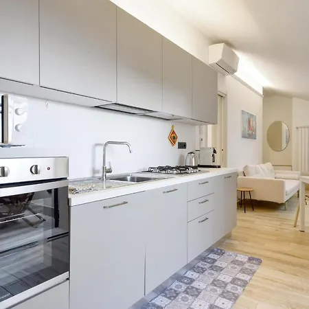 דירה Beautiful In With Kitchen מונליה