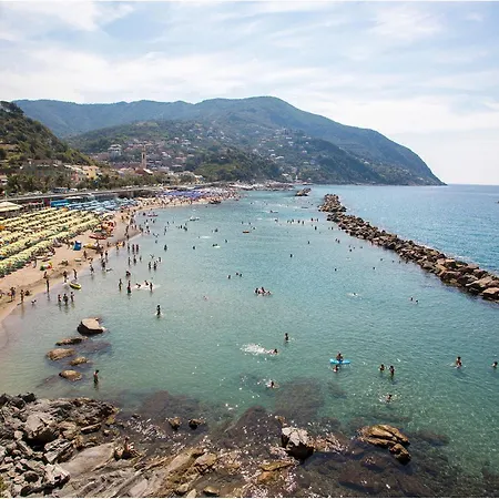 2 Bedroom Awesome In Διαμέρισμα Moneglia