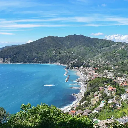 2 Bedroom Beautiful Apartment In Moneglia